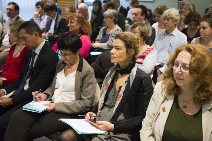 France. Vallée Scientifique de la Bièvre. 5ème Assises. Hôtel de ville d’Arcueil: “Nouvelles gares, nouveaux quartiers?” 2012.