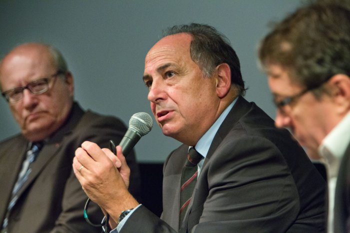 France. Vallée Scientifique de la Bièvre. 5ème Assises. Séance plénière, Théâtre de Cachan. Jean-Yves Le Bouillonnec. 2012.